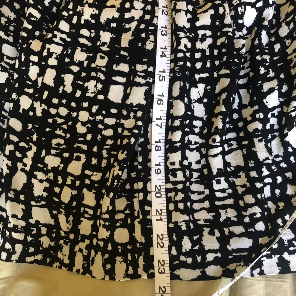 Kate Spade Sleeveless Black & White Design Top M - Picture 9 of 10